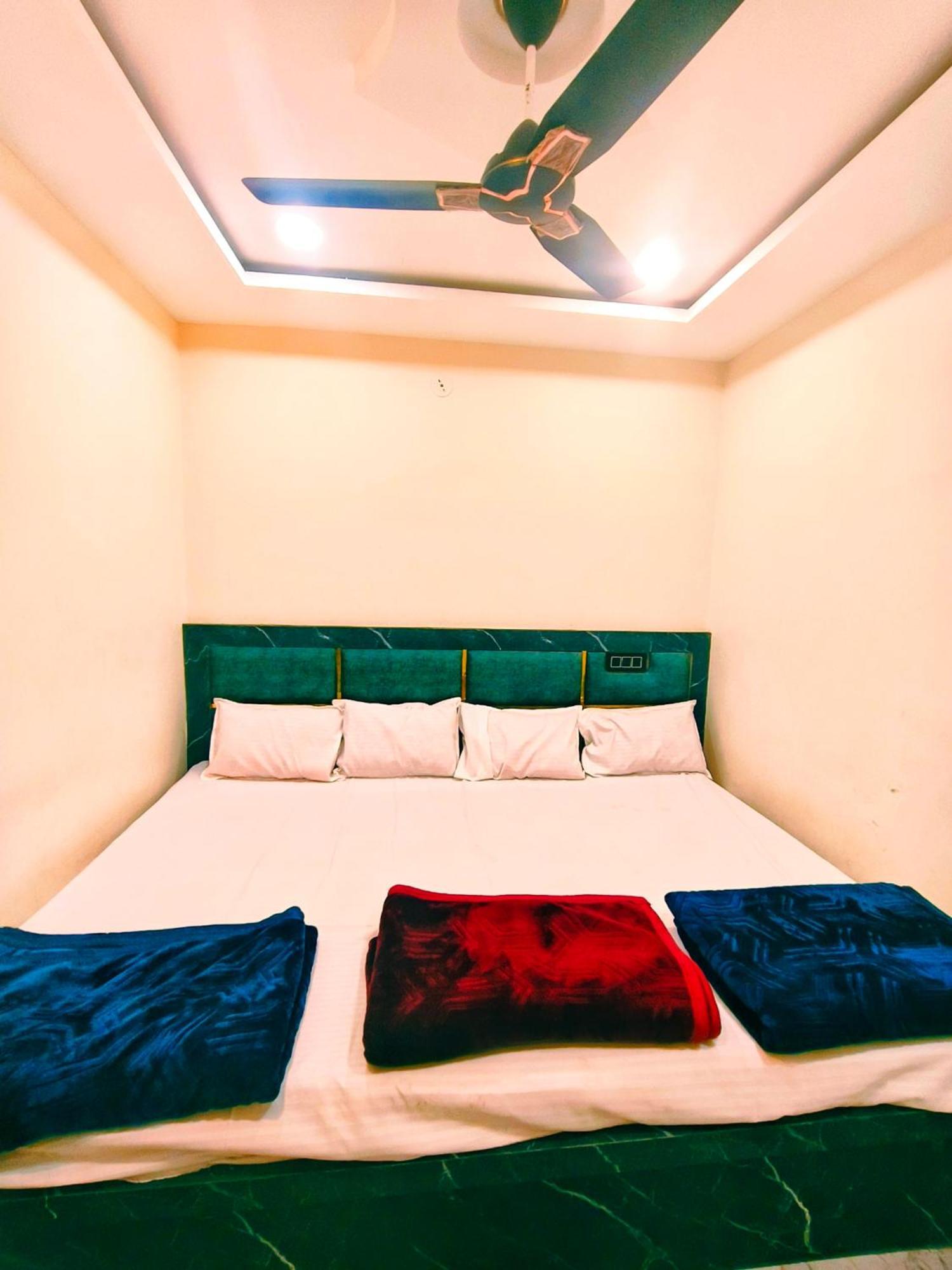 Hotel Shiv Gouri Palace Ujjain Bagian luar foto